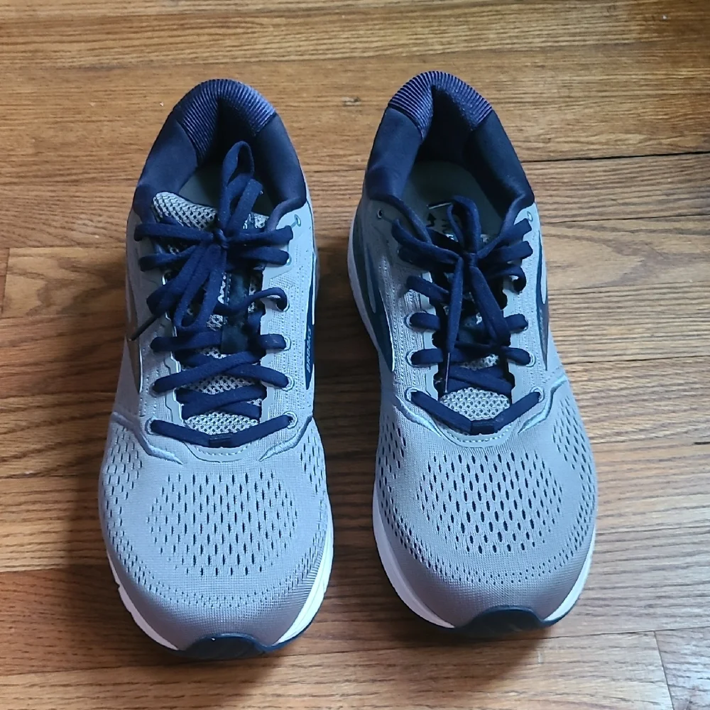 Men's Athletic Running Shoes in Gray and Navy - Picture 1 of 4